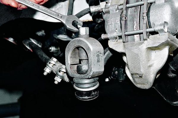 Рулевые тяги автомобиля ВАЗ 2107: устройство, неисправности и замена