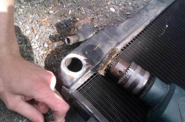 Самостоятельно ремонтируем радиатор кондиционера в автомобиле