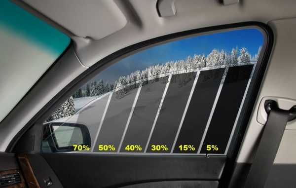 Отстраняваме тонирането и лепилото от автомобилното стъкло - топ ефективни начини