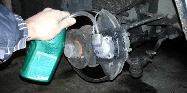 Устройство и ремонт главного тормозного цилиндра на автомобиле ВАЗ 2107