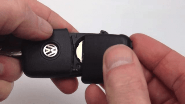 Замена батарейки в ключах разных марок Volkswagen своими руками