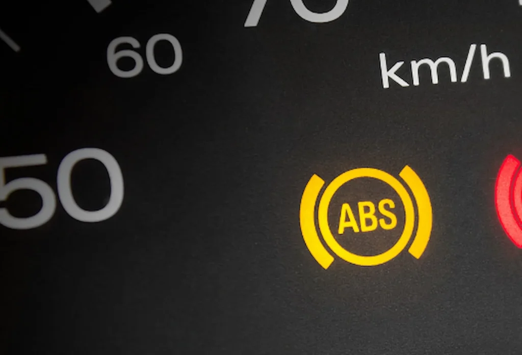 Высокий уровень сигнала цепи индикатора ABS – ошибка B0668, диагностика и замена